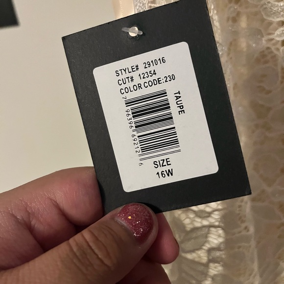 Marina Dresses Gold Lace Dress - Picture 4 of 4